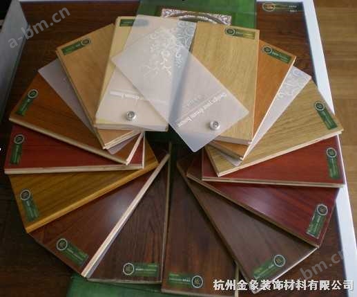 LG实木复合绿茶地板